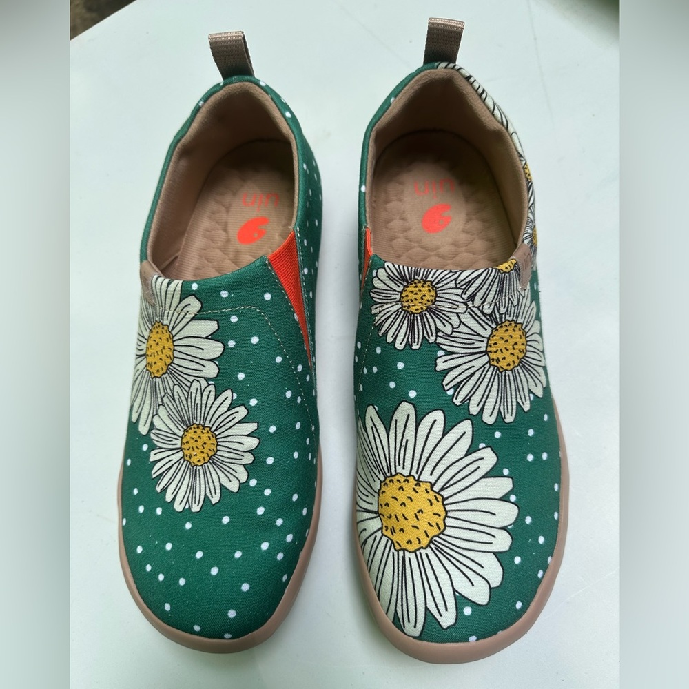UIN Daisy Print - 8.5 woman